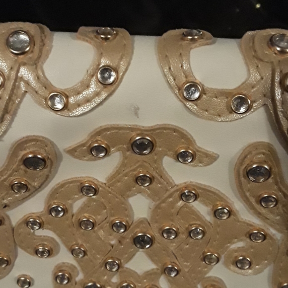 Off White and Gold Bueno Purse Handbag - Picture 8 of 8